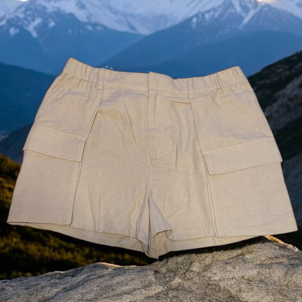 Steve Madden Beige Cargo Shorts size M , NWT